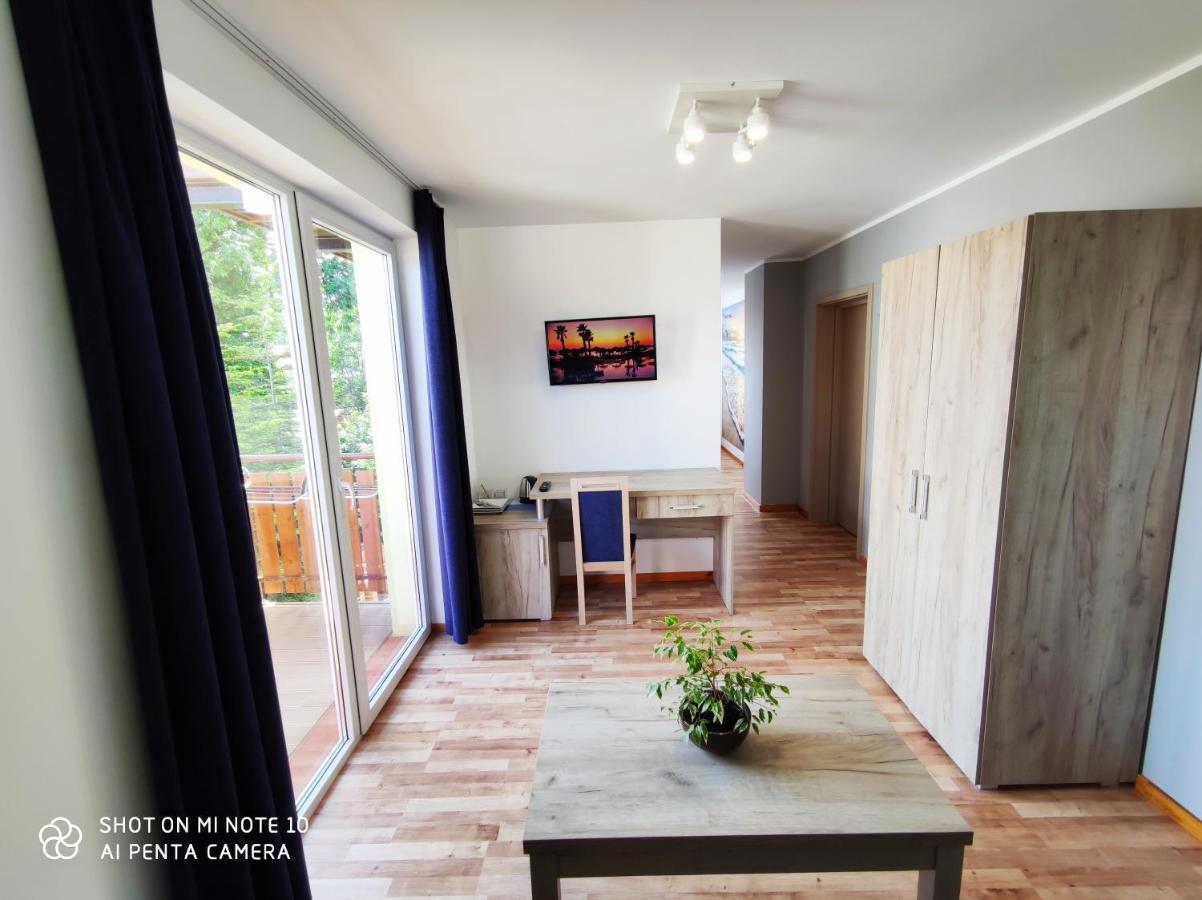 Pokoje Goscinne Pod Kasztanami Łeba Exterior foto